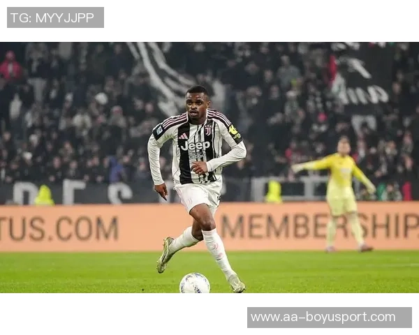 尤文图斯官方宣布与2007年出生波兰中场小将马祖尔续约至2029年