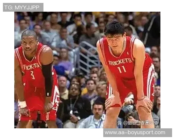 开拓者社区活动精彩瞬间杨瀚森与利拉德亲密互动回馈球迷